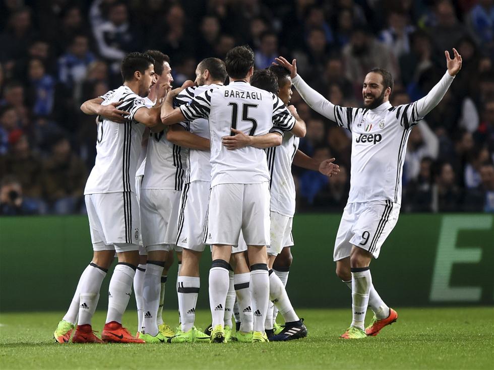 门将看呆：这也能进？