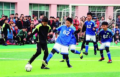 C罗为合作的AI网站宣传，视频中梅罗之争再次成为话题