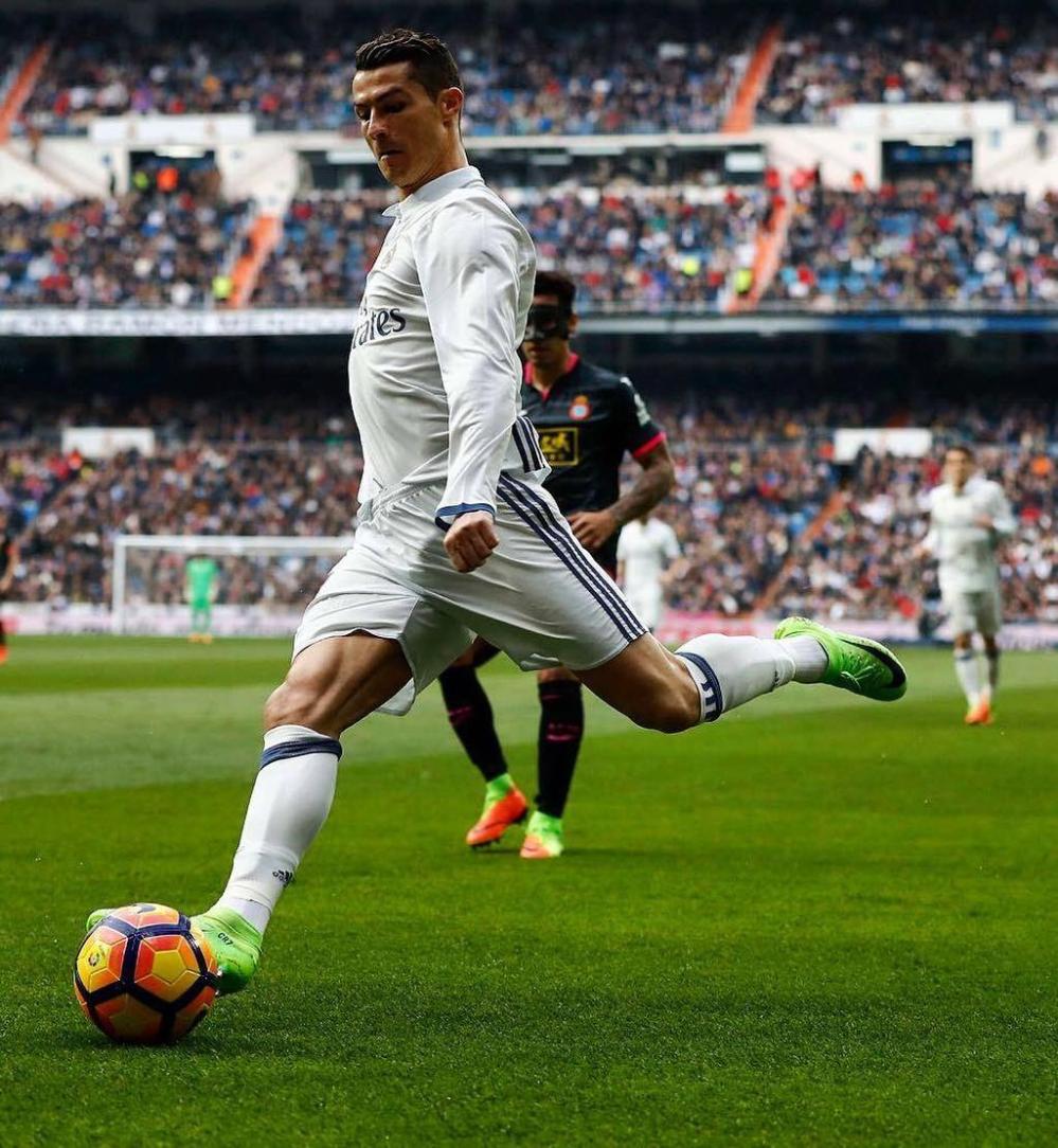 利物浦年轻中场莫顿：里昂中场引援的主要目标