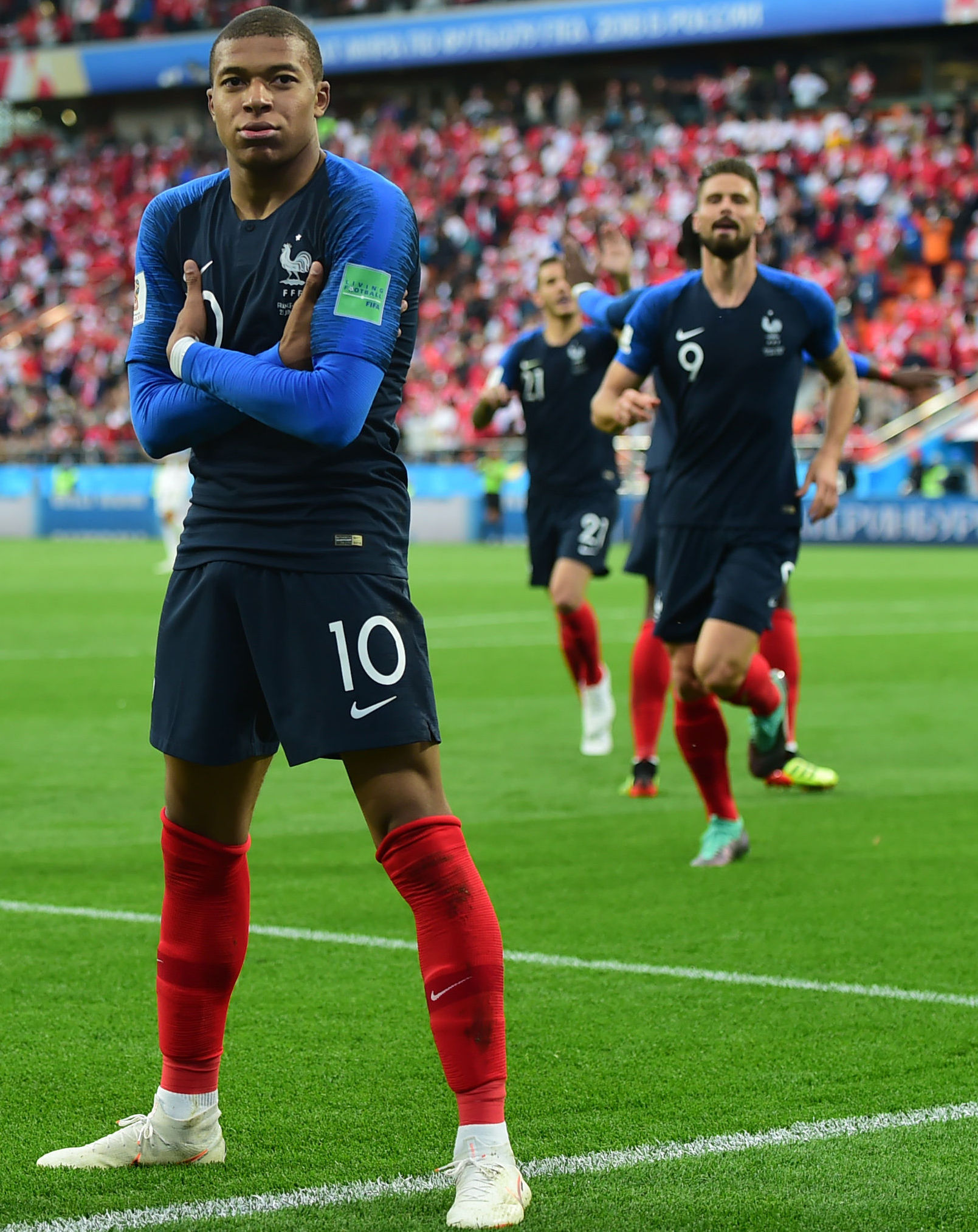 里弗斯直面流言：更衣室必受干扰，字母哥职业态度稳军心