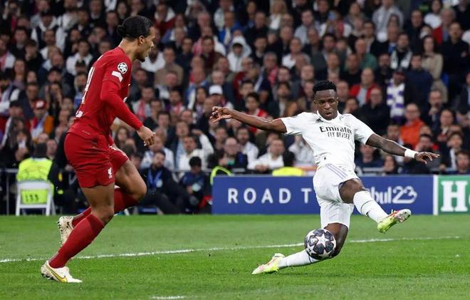 离大谱了！ 范戴克你退个锤子的退啊！利物浦1：1桑德兰！ 主队信仰只为英超