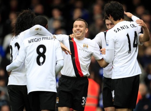 特朗普获国际足联首届和平奖，美国队实力最强，称梅西与C罗相当，展现其对足球的热爱与支持。